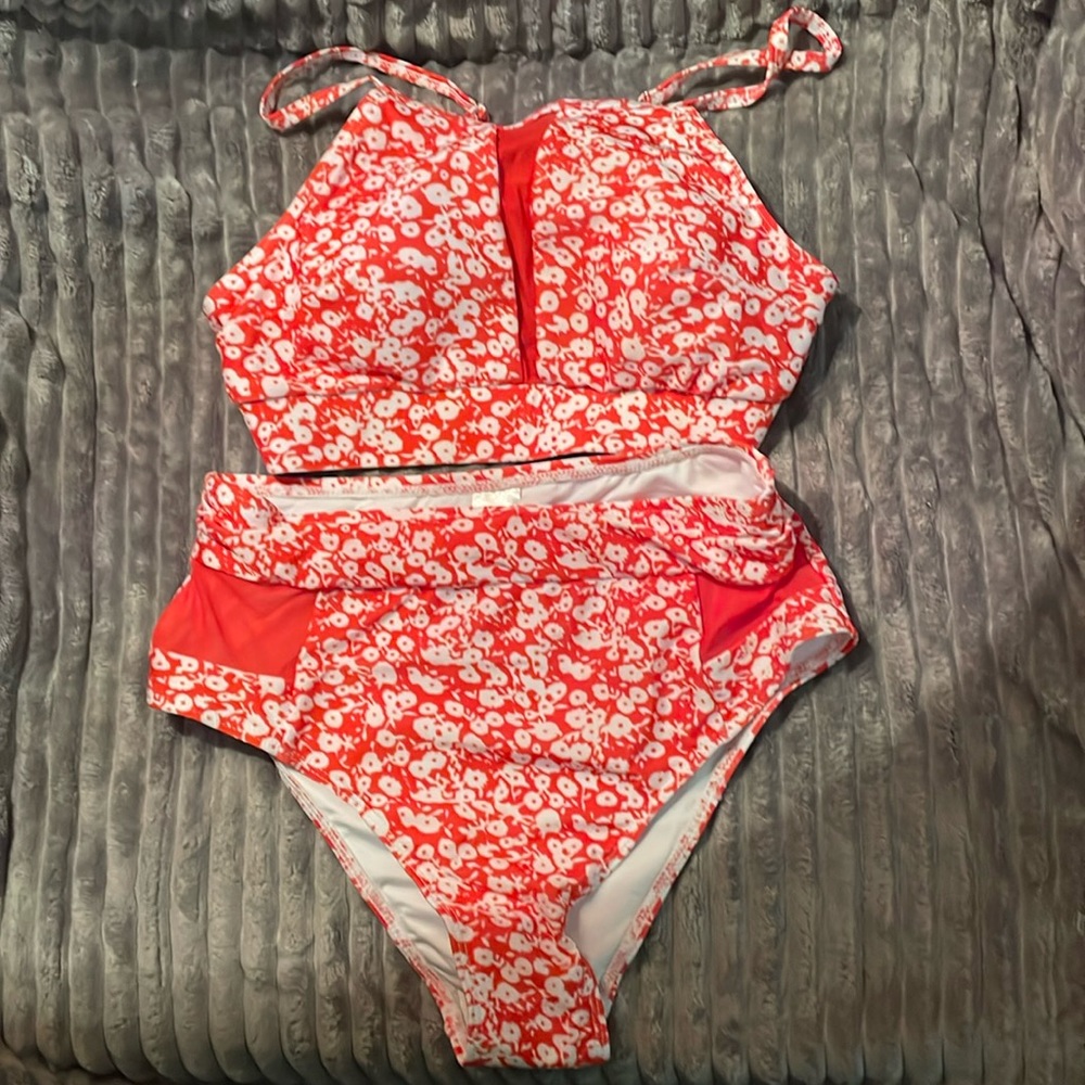 Adorable 2 piece (S) swimming suit orange & white w/sheer places.Removable pads.